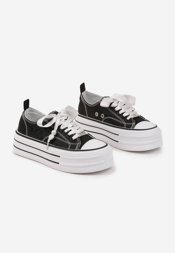 Born2be - Czarne Trampki na Grubej Podeszwie z Perełkami Korami. Okazja: na co dzień, na spacer. Zapięcie: sznurówki. Kolor: czarny. Materiał: jeans. Styl: glamour, klasyczny, elegancki, casual
