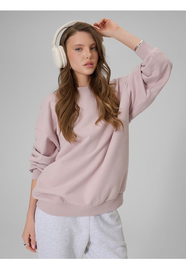 4f - 4F Bluza dresowa loose bez kaptura damska - różowa XS. Okazja: na co dzień. Typ kołnierza: bez kaptura. Kolor: różowy. Materiał: dresówka. Styl: casual
