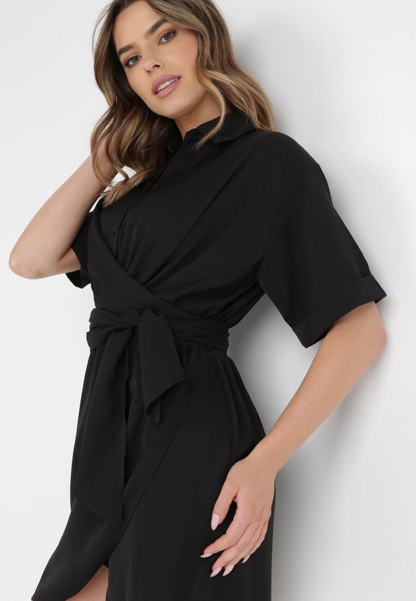 Born2be - Czarna Sukienka Menelous. Kolor: czarny. Typ sukienki: kopertowe, koszulowe. Styl: elegancki. Długość: mini