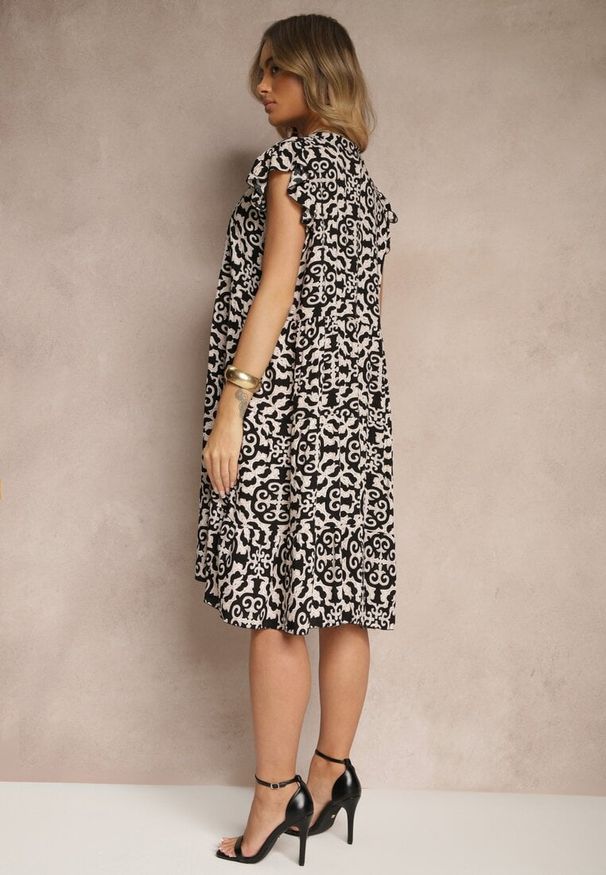 Renee - Czarna Rozkloszowana Sukienka z Bawełny w Ornamentalny Print Zalirita. Okazja: na co dzień. Typ kołnierza: dekolt w serek. Kolor: czarny. Materiał: bawełna. Długość rękawa: krótki rękaw. Wzór: nadruk. Typ sukienki: rozkloszowane. Styl: klasyczny, casual