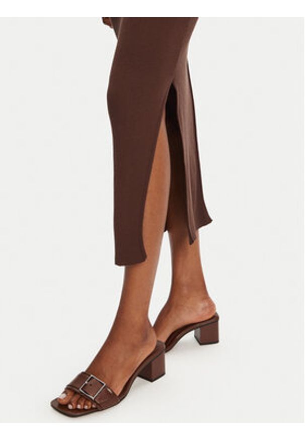 Patrizia Pepe Sukienka dzianinowa 2A2873/K258-B825 Brązowy Regular Fit. Kolor: brązowy. Materiał: bawełna