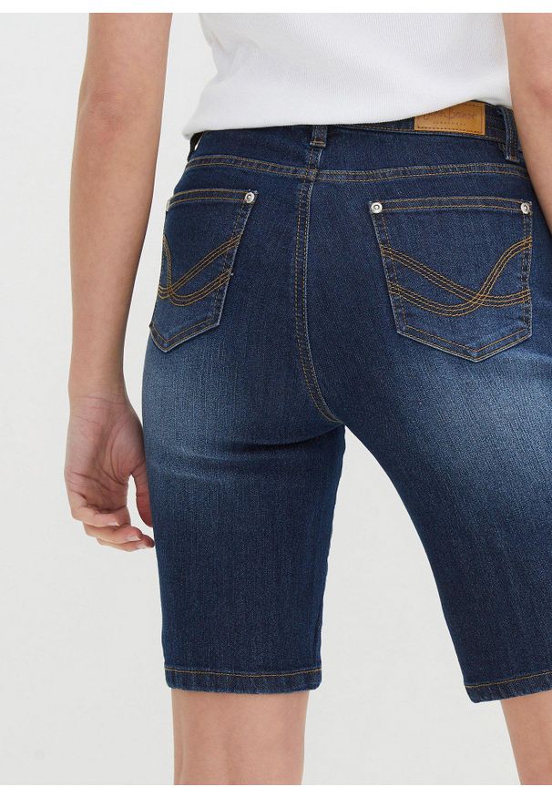 bonprix - Bermudy dżinsowe Slim Fit mid waist. Kolor: niebieski