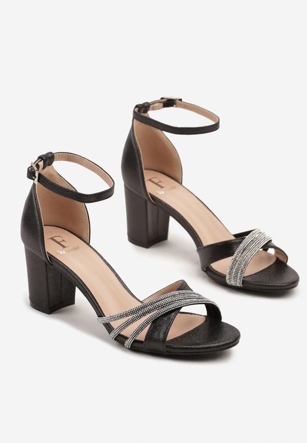 Born2be - Czarne Brokatowe Sandały na Słupku z Paskami z Cyrkoniami Liseldi. Okazja: na co dzień. Zapięcie: pasek. Kolor: czarny. Materiał: jeans. Sezon: lato. Obcas: na słupku. Styl: elegancki, casual