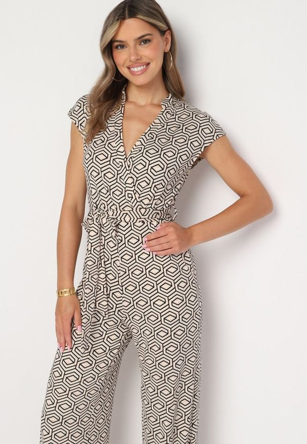 Born2be - Beżowo-Czarny Kombinezon z Wiskozą Wiązany w Pasie Sosofia. Okazja: na spacer, na co dzień. Kolor: beżowy. Materiał: wiskoza. Styl: elegancki, casual