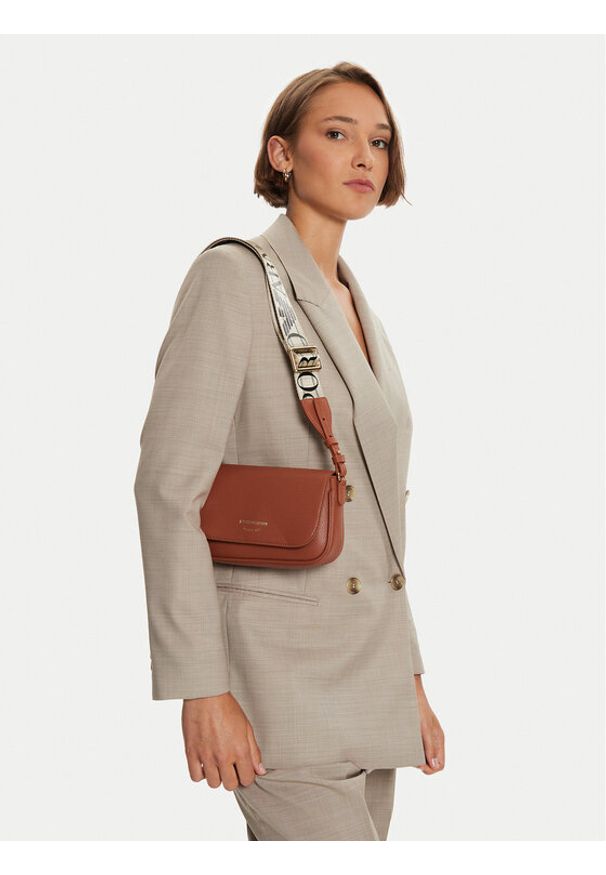 Emporio Armani Torebka EW000538 AF12103 M6030 Brązowy. Kolor: brązowy. Materiał: skórzane