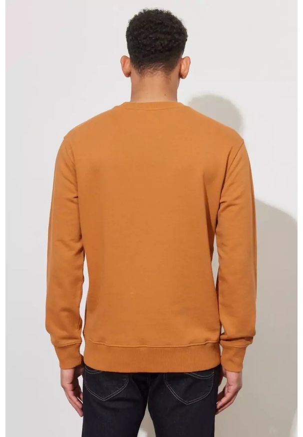 Lee - LEE SEASONAL LOGO CREW SWS MĘSKA BLUZA NADRUK CARAMEL L84QTJ99 112322640. Wzór: nadruk
