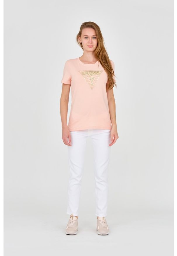 Guess - GUESS Damski t-shirt z dużym zdobionym logo. Kolor: pomarańczowy. Materiał: bawełna. Wzór: aplikacja