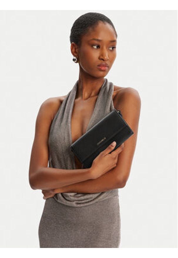 Coccinelle Torebka Mw5 Metallic Soft E2 MW5 18 27 01 Czarny. Kolor: czarny. Materiał: skórzane