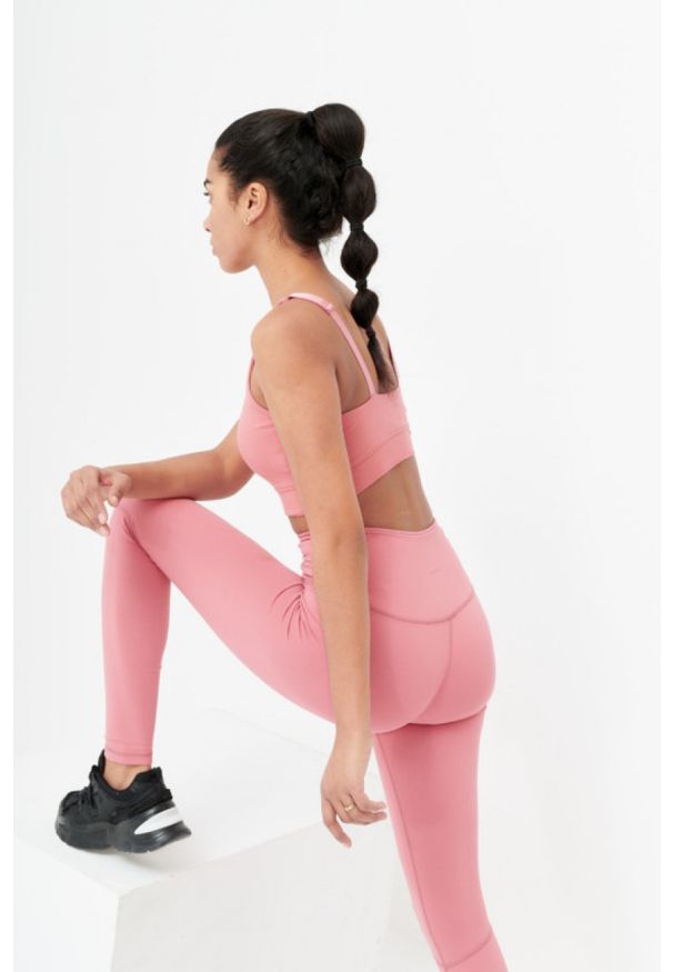 outhorn - Legginsy damskie. Okazja: do domu. Materiał: poliester, dzianina, skóra, elastan. Długość: do kostek. Styl: sportowy
