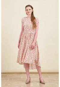 Marie Zélie - Sukienka Antea Matthiola różowa. Kolor: różowy. Materiał: wiskoza, materiał. Długość rękawa: krótki rękaw. Typ sukienki: asymetryczne #1