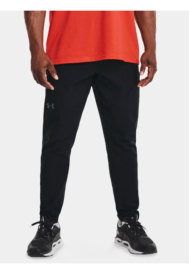 Under Armour Spodnie dresowe Ua Unstoppable Tapered Pants 1352028-001 Czarny Fitted Fit. Kolor: czarny. Materiał: syntetyk