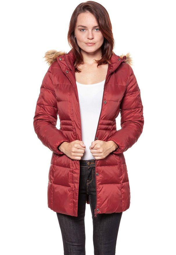 Wrangler - DAMSKA KURTKA ZIMOWA WRANGLER LONG PUFFER SYRAH RED W4105V5S6. Materiał: futro, puch. Sezon: zima