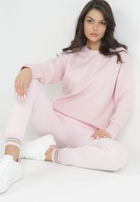 Born2be - Różowa Bluza Dzianinowa Wsuwana ze Ściągaczem Avaeh. Kolor: różowy. Materiał: dzianina #6