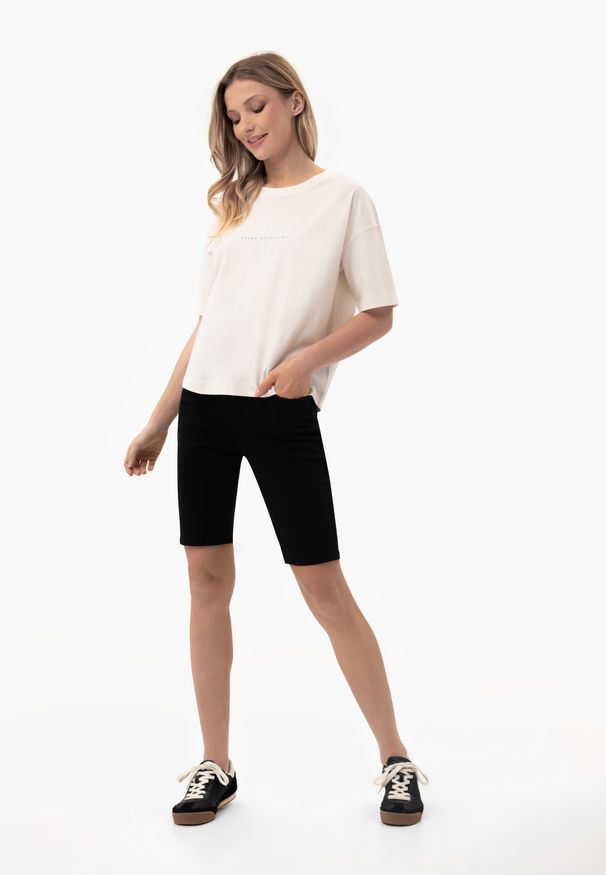 Volcano - Szorty jeansowe, Slim Fit, E-NEDA. Materiał: jeans. Długość: krótkie. Wzór: aplikacja. Styl: klasyczny