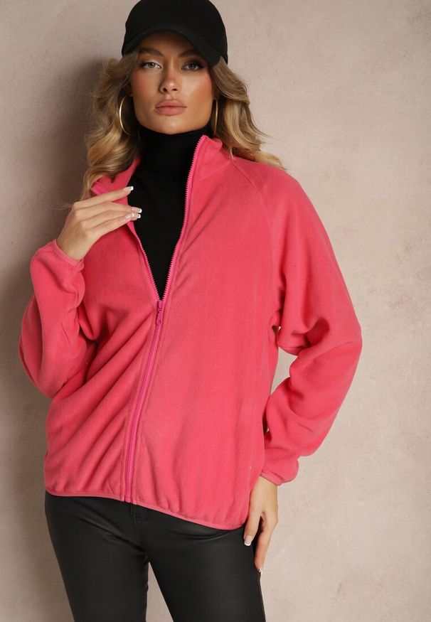 Renee - Różowa Bluza z Zapięciem na Suwak Kieszeniami i Stójką Esandria. Okazja: na co dzień. Typ kołnierza: kołnierzyk stójkowy. Kolor: różowy. Materiał: jeans. Styl: casual, klasyczny