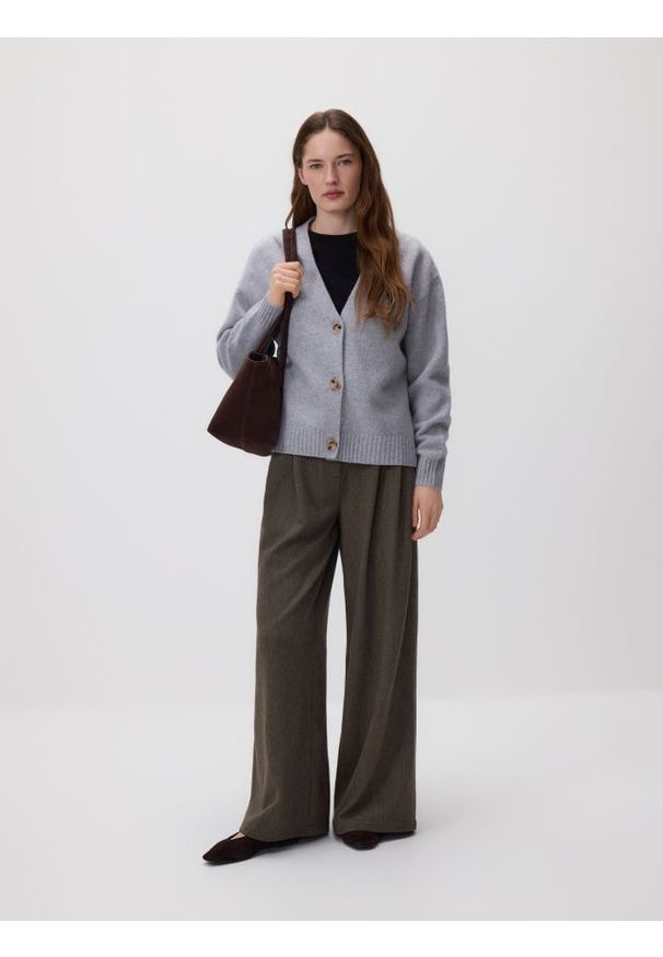 Reserved - Wełniany kardigan - jasnoszary. Kolor: szary. Materiał: wełna