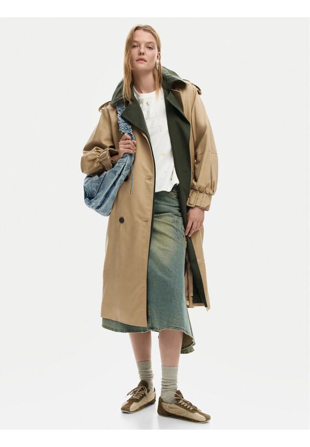 Desigual Trencz Chaq Polo 26SWEW12 Brązowy Regular Fit. Typ kołnierza: polo. Kolor: brązowy. Materiał: bawełna