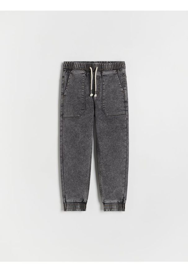 Reserved - Jeansy jogger - jasnoszary. Kolor: szary