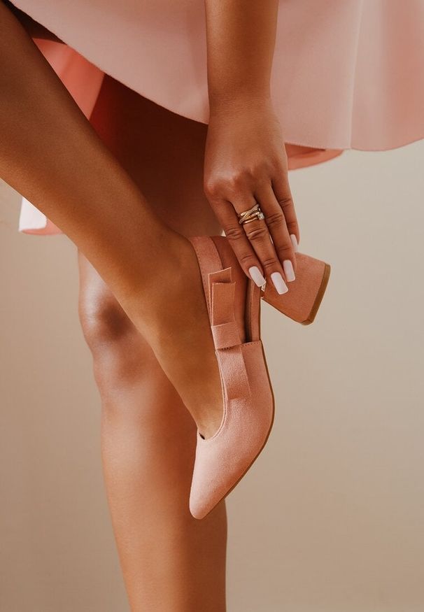 Born2be - Różowe Sandały Vices na Obcasie ze Skórzaną Wkładką Bez Pięty Vevazira. Okazja: na co dzień. Zapięcie: sprzączka. Kolor: różowy. Wzór: motyw zwierzęcy. Materiał: skóra. Sezon: lato. Obcas: na obcasie. Styl: casual, klasyczny, elegancki. Wysokość obcasa: średni