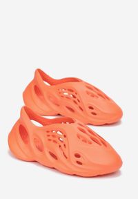 Born2be - Pomarańczowe Gumowe Sneakersy z Wycięciami Semelia. Zapięcie: bez zapięcia. Kolor: pomarańczowy. Materiał: guma. Szerokość cholewki: normalna #5