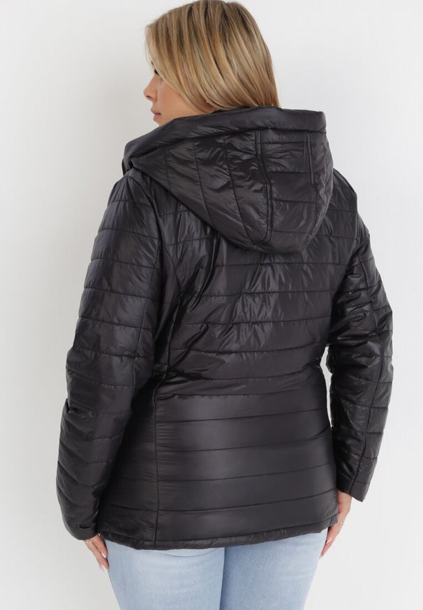 Born2be - Czarna Kurtka Dwustronna Hypselle. Kolekcja: plus size. Kolor: czarny. Materiał: jeans. Wzór: kwiaty, aplikacja. Styl: klasyczny