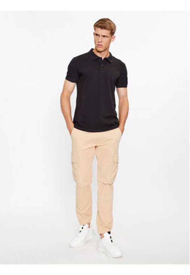Calvin Klein Jeans Polo J30J323394 Czarny Regular Fit. Typ kołnierza: polo. Kolor: czarny. Materiał: bawełna