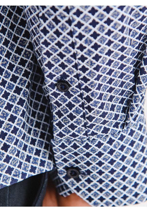 Pako Lorente - PAKO LORENTE – Granatowa koszula we wzór geometryczny. Kolor: niebieski. Materiał: bawełna, elastan. Długość rękawa: długi rękaw. Długość: długie. Wzór: geometria