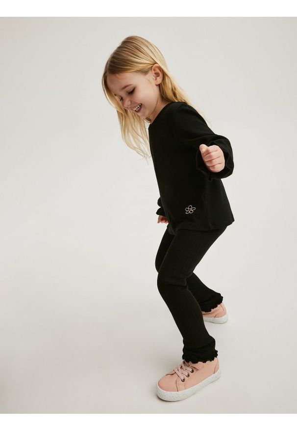 Reserved - Bawełniane legginsy w prążek - czarny. Kolor: czarny. Materiał: bawełna. Wzór: prążki