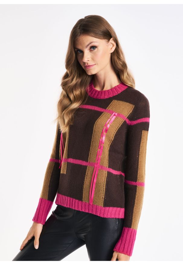 Ochnik - Sweter damski z ozdobnymi tasiemkami. Materiał: akryl. Długość: długie. Wzór: aplikacja. Sezon: zima