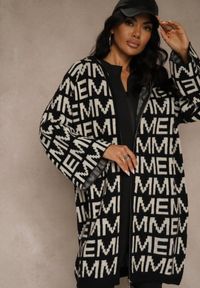 Renee - Czarno-Biały Kardigan na Suwak z Kapturem w Literowy Wzór Calitusa. Okazja: na co dzień. Typ kołnierza: kaptur. Kolor: czarny. Materiał: jeans. Styl: casual #1