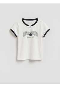 Reserved - T-shirt z nadrukiem - złamana biel. Materiał: bawełna. Wzór: nadruk #1