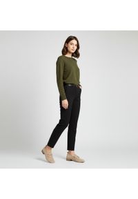 Półbuty damskie S.Barski D&A, cholewka skóra naturalna zamszowa wsuwany fason metalowa ozdoba na przodzie niski obcas kwadratowy nosek, beżowe, CR61-. Okazja: na co dzień, na spotkanie biznesowe. Kolor: beżowy. Materiał: zamsz, skóra. Szerokość cholewki: normalna. Wzór: aplikacja. Obcas: na obcasie. Styl: casual, biznesowy, elegancki, klasyczny. Wysokość obcasa: niski #5