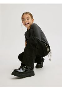 Reserved - Spodnie cargo z łańcuchem - czarny. Kolor: czarny. Materiał: bawełna, tkanina