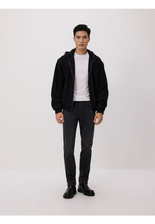 Reserved - Jeansy slim z efektem sprania - szary. Kolor: szary