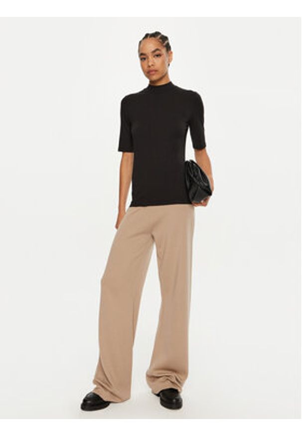 Calvin Klein Bluzka K20K207744 Czarny Regular Fit. Kolor: czarny. Materiał: bawełna, syntetyk