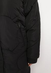 Born2be - Czarna Pikowana Kurtka z Kapturem Fariana. Typ kołnierza: kaptur. Kolor: czarny #2