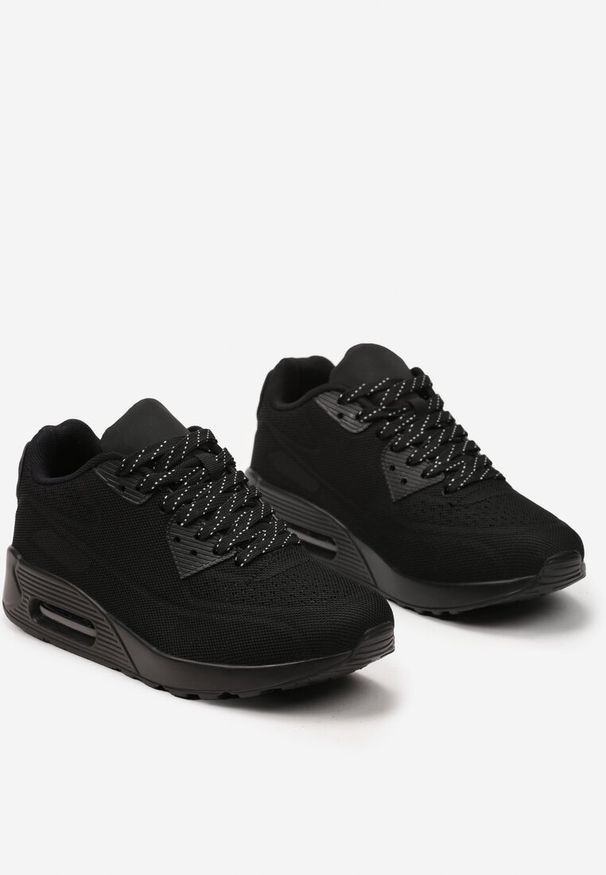 Renee - Czarne Sznurowane Sneakersy na Air Podeszwie Azorilda. Nosek buta: okrągły. Zapięcie: sznurówki. Kolor: czarny. Materiał: materiał. Obcas: na obcasie. Wysokość obcasa: niski