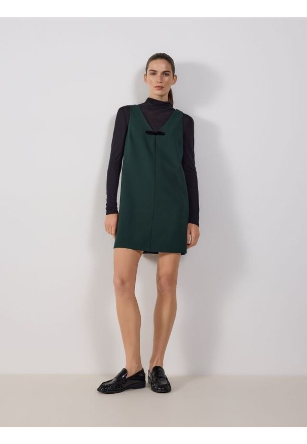 Reserved - Sukienka mini z kokardą - ciemnozielony. Typ kołnierza: kokarda. Kolor: zielony. Materiał: tkanina, wiskoza. Typ sukienki: proste. Długość: mini