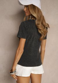 Renee - Czarny Bawełniany T-shirt z Kwiatami i Napisami Savinele. Okazja: na co dzień. Kolor: czarny. Materiał: bawełna. Wzór: napisy, kwiaty. Sezon: lato. Styl: klasyczny, casual