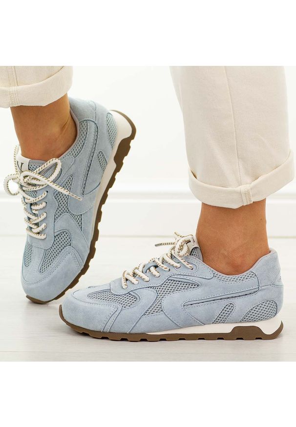 Niebieskie skórzane półbuty damskie Vinceza 86426. Okazja: na spacer, na co dzień. Nosek buta: okrągły. Zapięcie: sznurówki. Kolor: niebieski. Materiał: skóra, nubuk. Szerokość cholewki: normalna. Sezon: wiosna, jesień, lato. Styl: casual, elegancki, sportowy, klasyczny