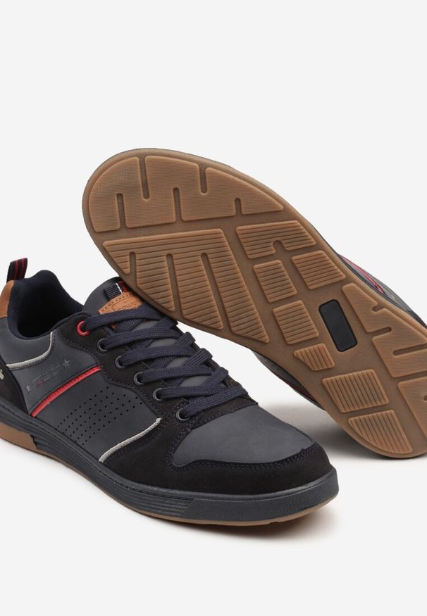 Born2be - Granatowe Buty Sportowe Sneakersy z Napisem i Perforacją Arandira. Okazja: na co dzień. Zapięcie: sznurówki. Kolor: niebieski. Materiał: jeans. Wzór: napisy