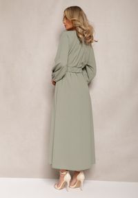 Renee - Ciemnozielona Sukienka Maxi o Swobodnym Kroju z Guzikami i Paskiem z Metaliczną Klamrą Ferian. Kolor: zielony. Materiał: materiał. Długość: maxi #5