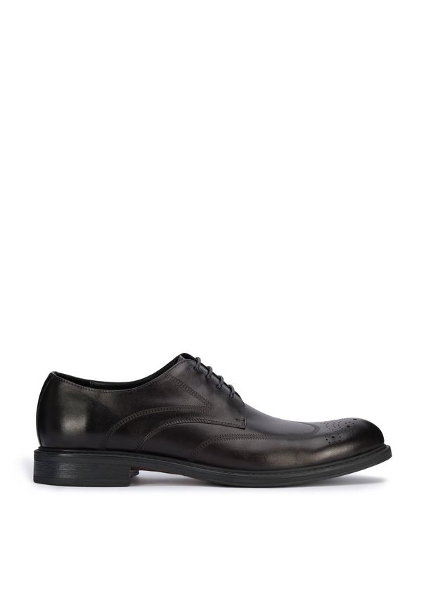 Wittchen - Męskie buty derby skórzane z płaskim szwem czarne. Okazja: do pracy, na co dzień. Kolor: czarny. Materiał: skóra. Wzór: aplikacja. Styl: casual, elegancki