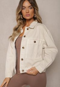 Renee - Jasnobeżowa Bawełniana Jeansowa Kurtka z Guzikami Avieria. Okazja: do pracy. Kolor: beżowy. Materiał: bawełna, jeans. Długość rękawa: długi rękaw. Długość: długie. Styl: wizytowy, elegancki