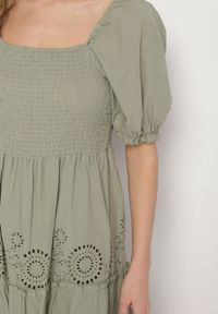 Born2be - Zielona Bawełniana Sukienka z Haftowanym Wzorem Iffanella. Okazja: na co dzień, na spacer. Kolor: zielony. Materiał: bawełna. Wzór: haft. Sezon: lato. Styl: casual, elegancki #2