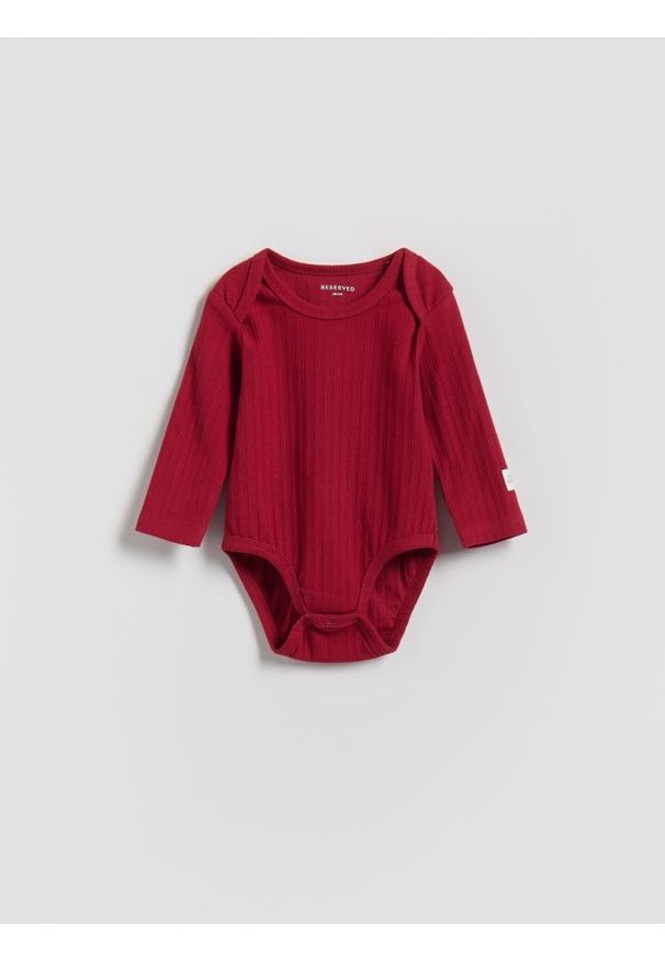 Reserved - Prążkowane body - czerwony. Kolor: czerwony. Materiał: prążkowany