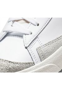 Buty Nike Blazer Mid '77 W CZ1055 100 białe. Okazja: na co dzień. Zapięcie: sznurówki. Kolor: biały. Materiał: materiał, skóra, guma. Szerokość cholewki: normalna #3