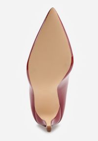 Renee - Bordowe Szpilki Lakierowane w Klasycznym Stylu Rotina. Okazja: na co dzień, na randkę, na spotkanie biznesowe. Nosek buta: szpiczasty. Kolor: czerwony. Materiał: lakier. Obcas: na szpilce. Styl: klasyczny. Wysokość obcasa: średni #5