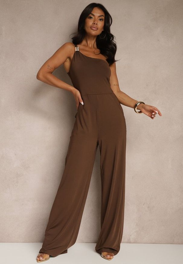 Renee - Brązowy Kombinezon Asymetryczny na Jedno Ramię z Długimi Nogawkami i Kieszeniami Efridelle. Okazja: na co dzień. Kolor: brązowy. Długość: długie. Styl: casual, elegancki
