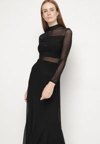 Born2be - Czarna Siateczkowa Sukienka Rozkloszowana Longsleeve z Domieszką Wiskozy Eprela. Okazja: na randkę. Kolor: czarny. Materiał: wiskoza. Długość rękawa: długi rękaw. Typ sukienki: rozkloszowane. Styl: klasyczny